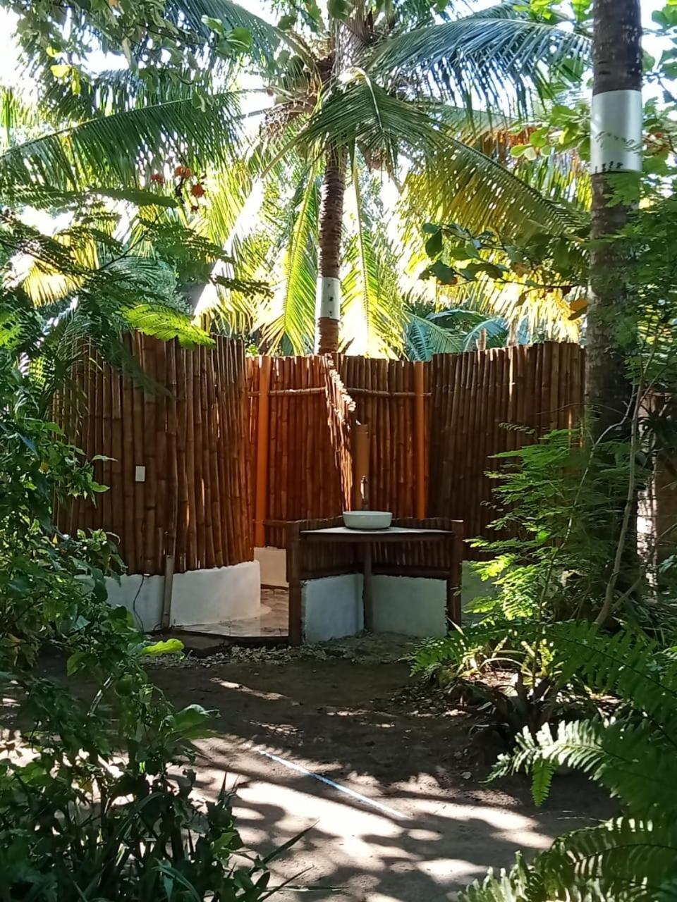 Georgia'S Neverland Hostel Malapascua ö Exteriör bild