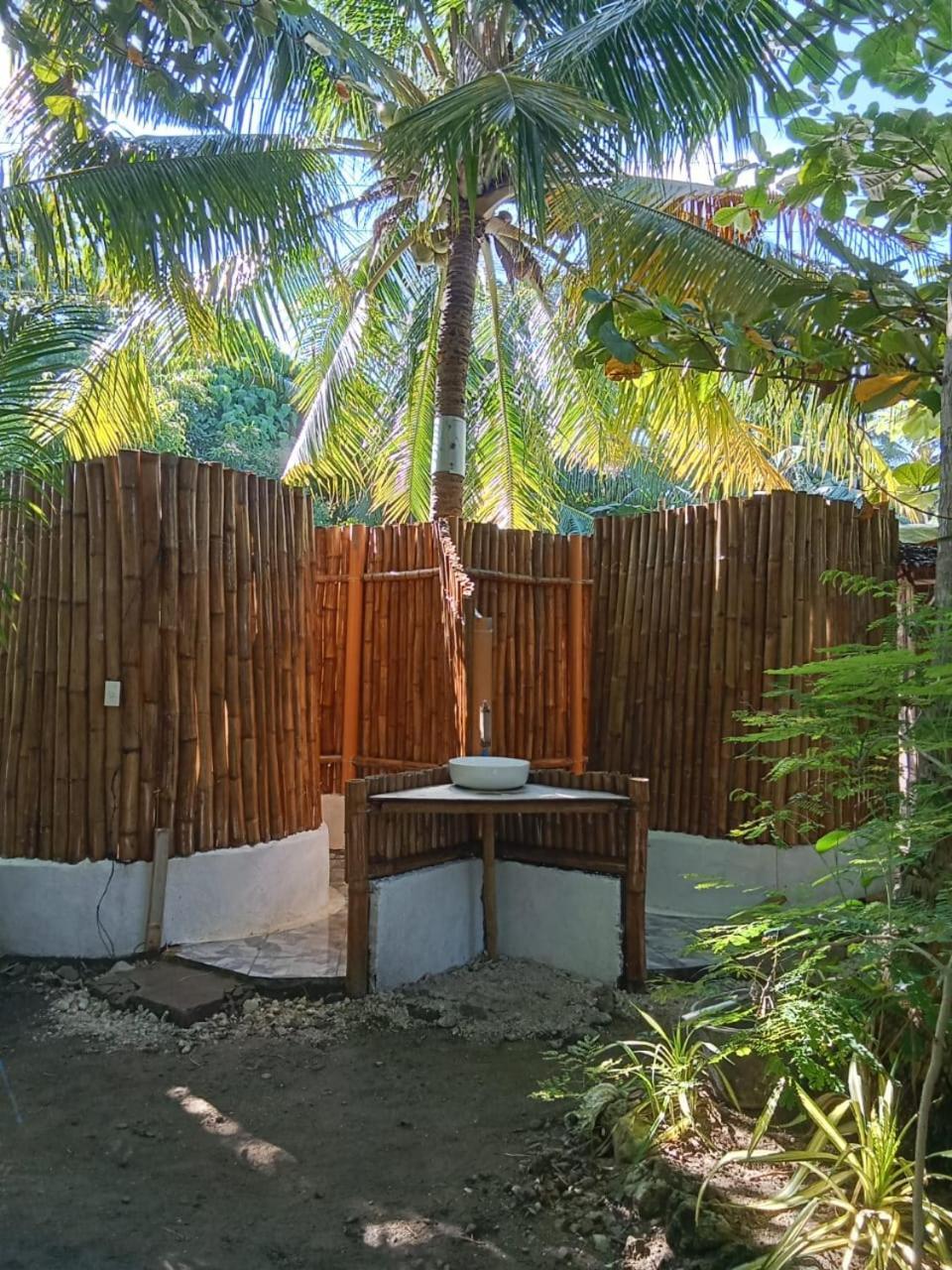Georgia'S Neverland Hostel Malapascua ö Exteriör bild
